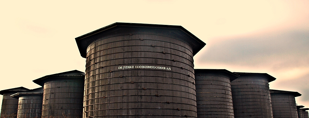 This is a vinegar brewery. The smell in the area is unmistakable. 02.02.14